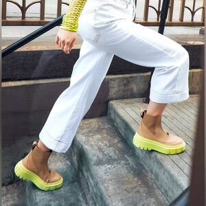 Sorel Caribou X Women’s Chelsea Waterproof Boot ✨ Canoe / Tippet Size 8.5